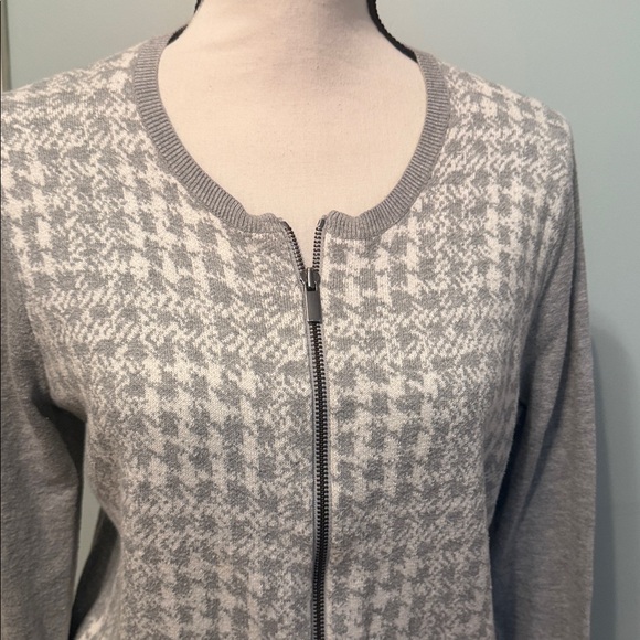 Ann Taylor Sweater - Picture 2 of 4